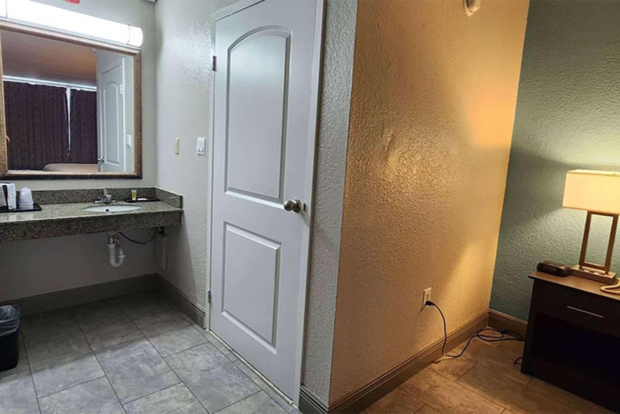 Travelodge By Wyndham Kingsland Ga Bagian luar foto